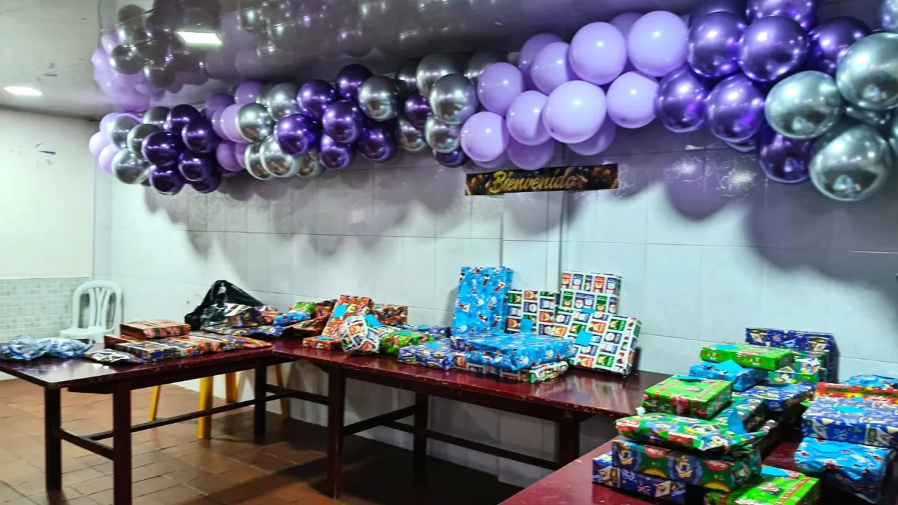 Entrega de regalos en La Victoria
