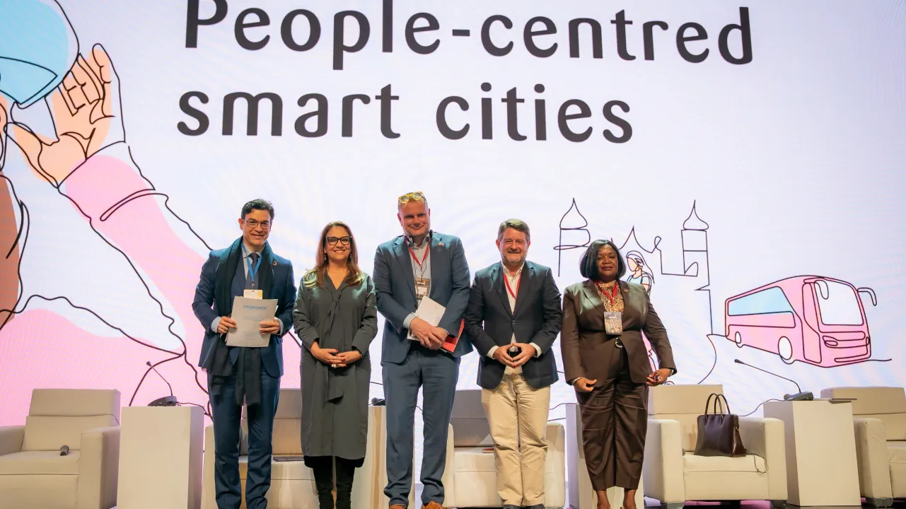 Bogotá lideró el diálogo internacional sobre ciudades inteligentes centradas en las personas