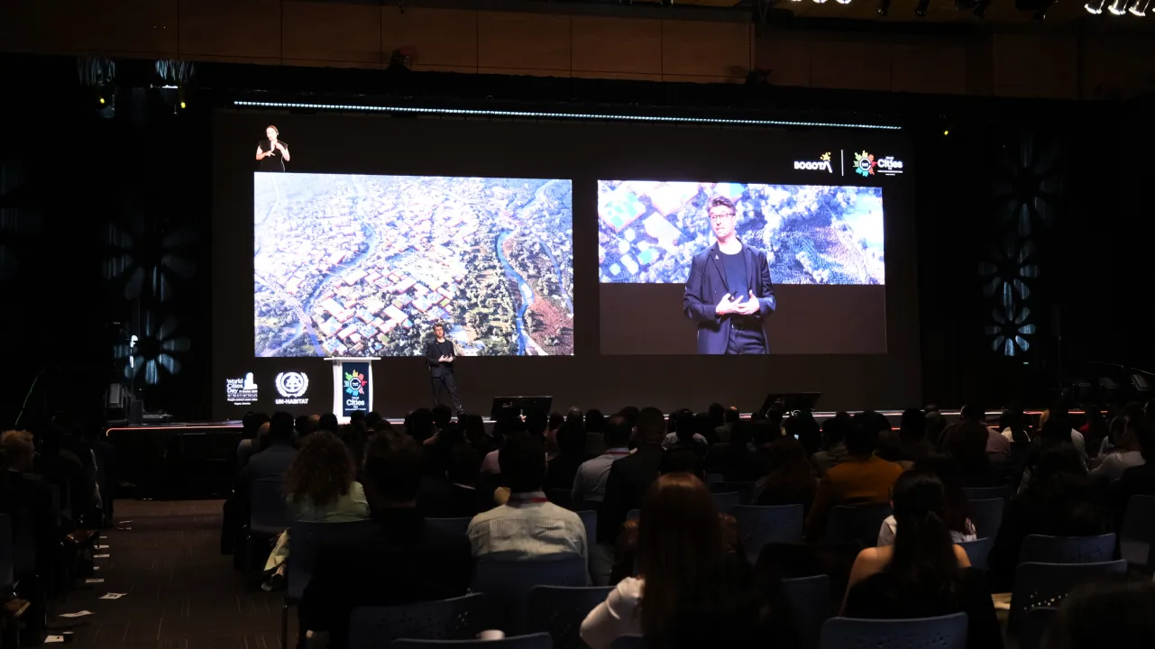 Jeremy Alain Siegel presentó “Ciudades azules y verdes”