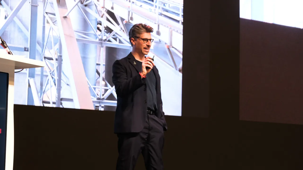Jeremy Alain Siegel presentó “Ciudades azules y verdes”
