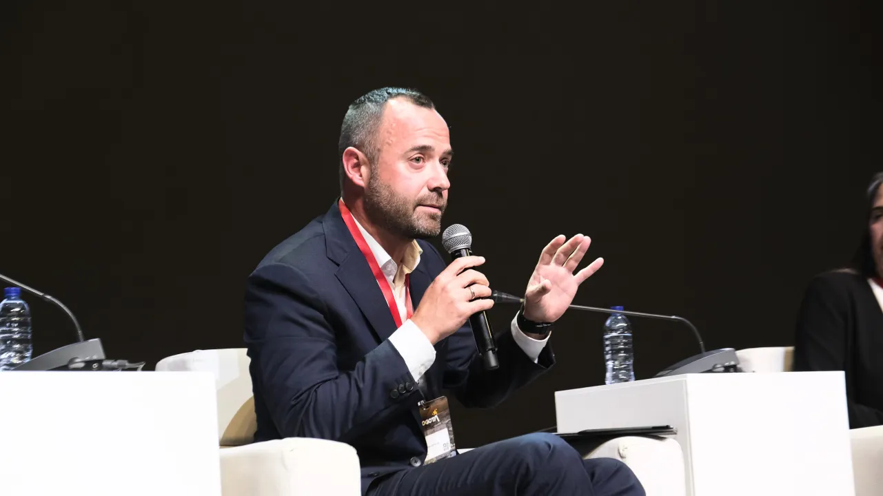 Panel retos y experiencias desde lo local a lo global 3