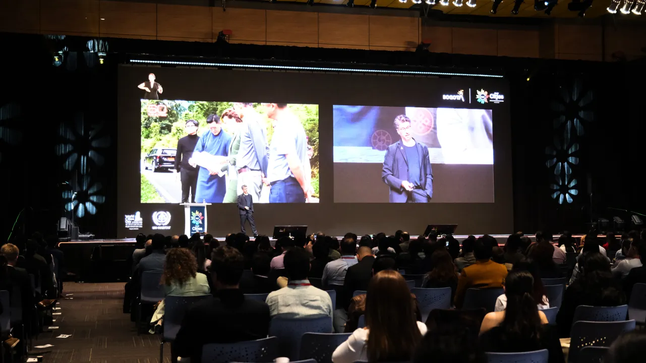Jeremy Alain Siegel presentó “Ciudades azules y verdes”
