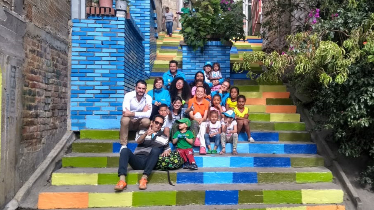Jornada de voluntariado embelleció espacio público del barrio La Perla