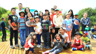 La secretaria Nadya Rangel compartió con los niños del sector durante la entrega del ecobarrio.